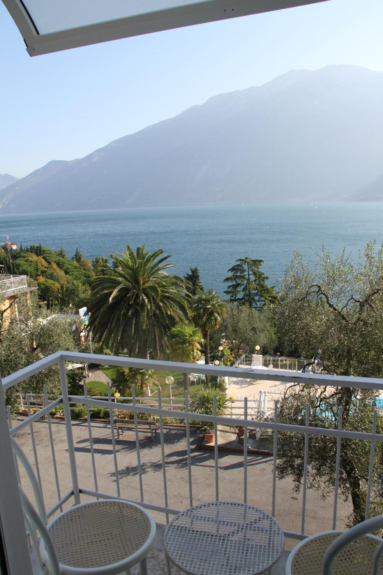 Hotel Riviera Panoramic Green Resort Limone sul Garda Room photo