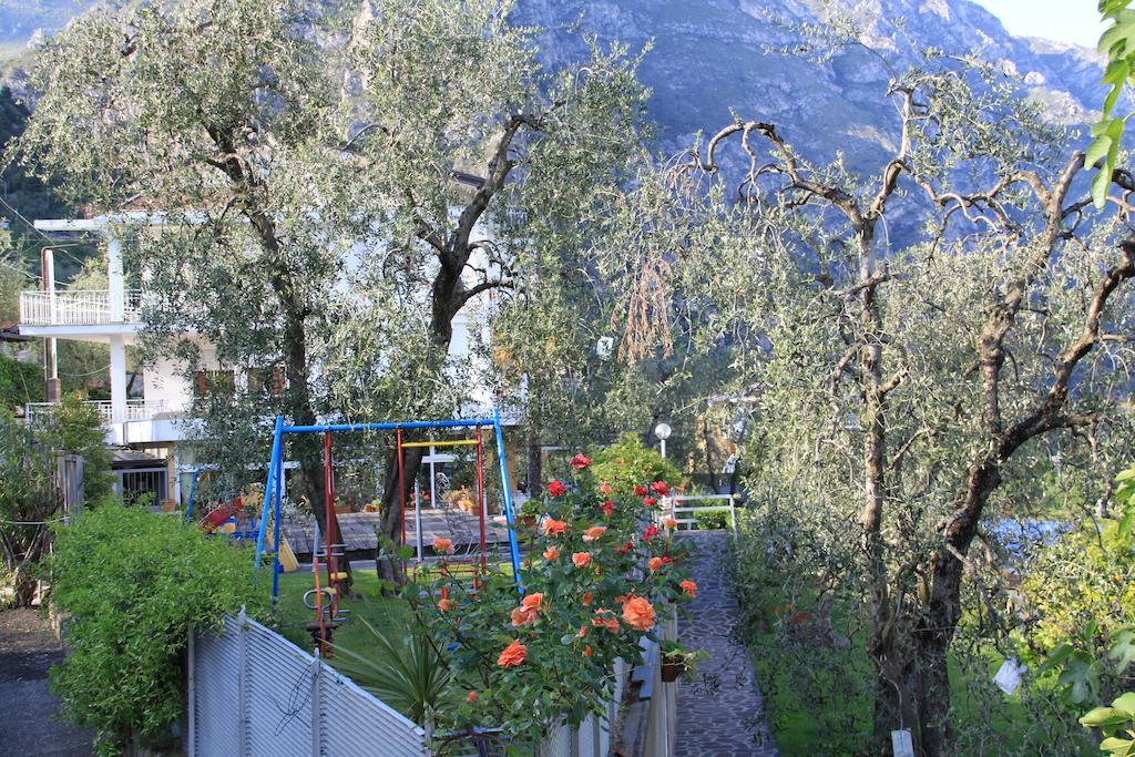 Hotel Riviera Panoramic Green Resort Limone sul Garda Exterior photo