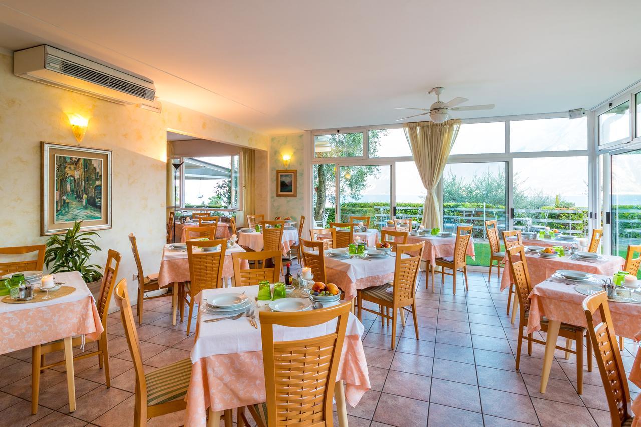 Hotel Riviera Panoramic Green Resort Limone sul Garda Exterior photo