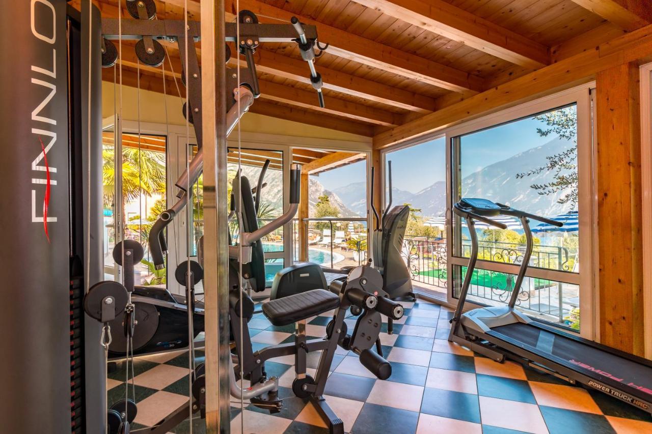 Hotel Riviera Panoramic Green Resort Limone sul Garda Exterior photo