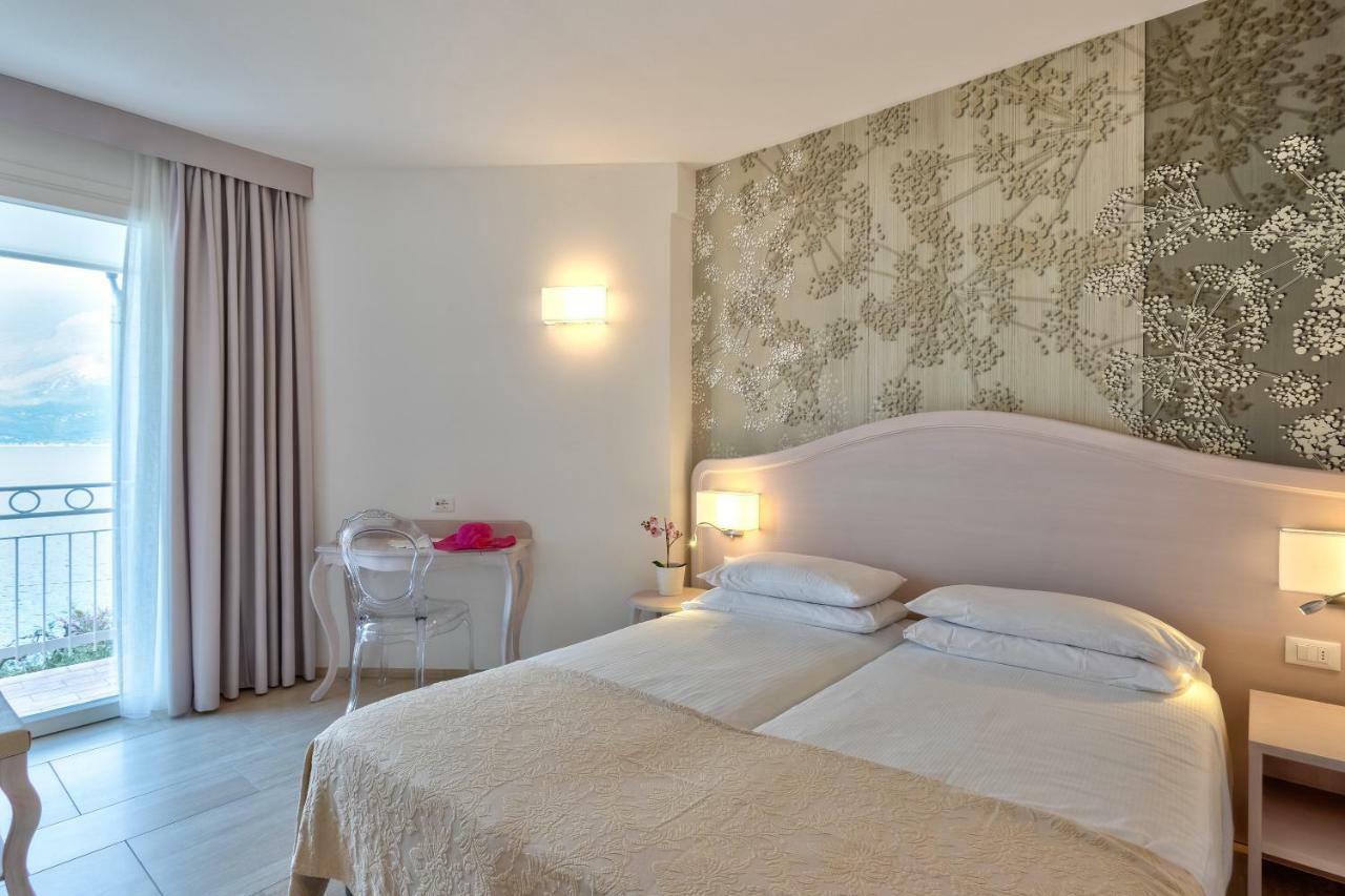 Hotel Riviera Panoramic Green Resort Limone sul Garda Exterior photo