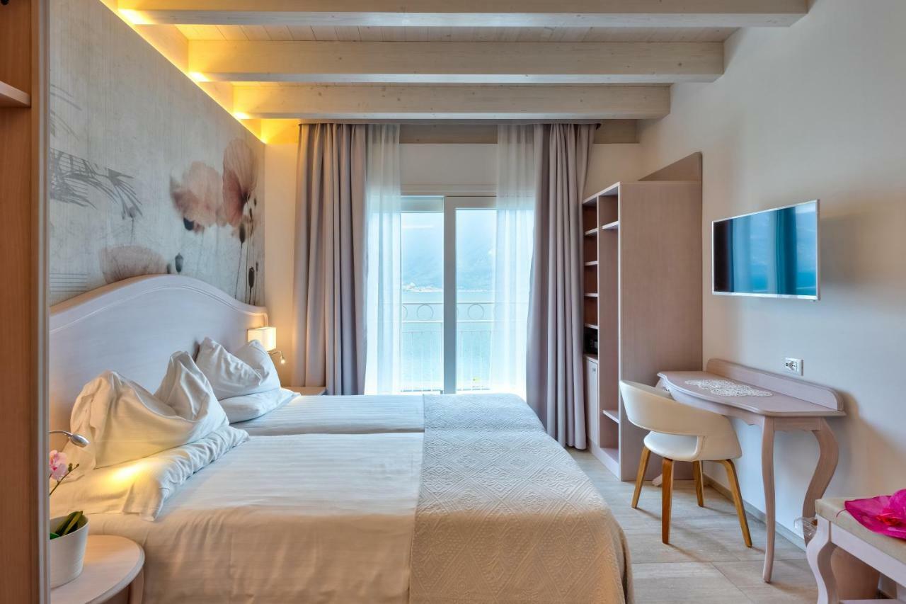 Hotel Riviera Panoramic Green Resort Limone sul Garda Exterior photo