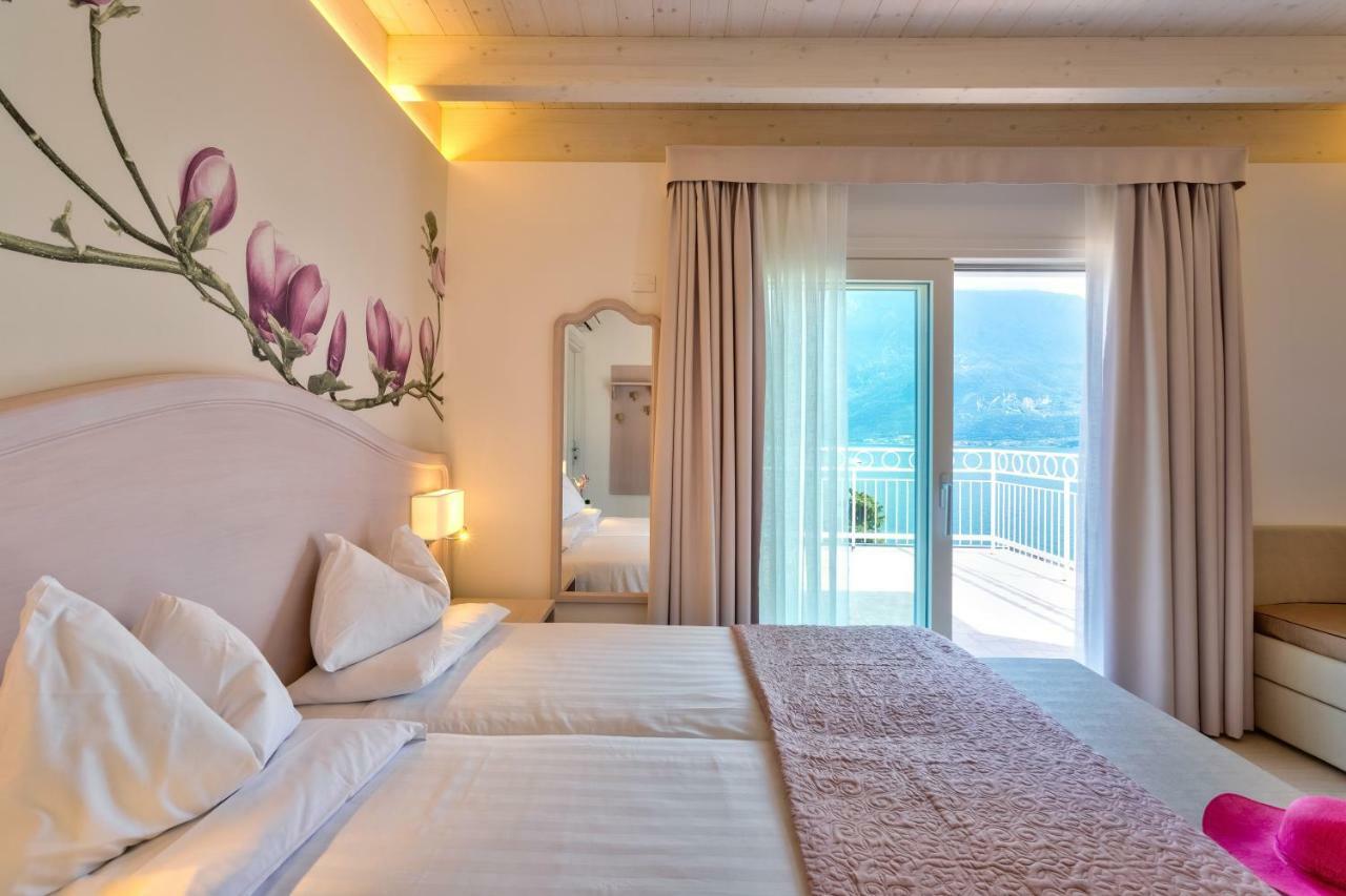Hotel Riviera Panoramic Green Resort Limone sul Garda Exterior photo