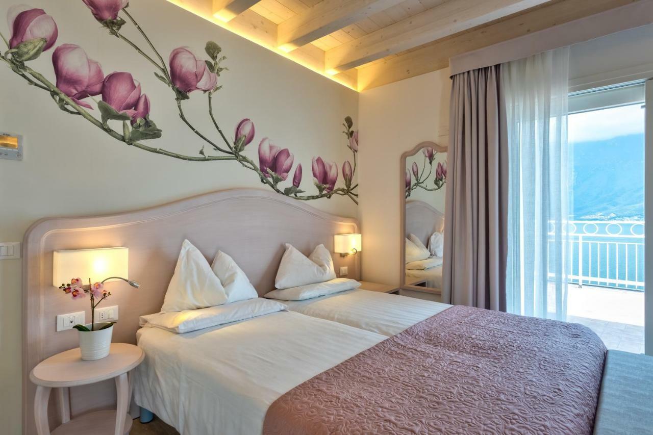 Hotel Riviera Panoramic Green Resort Limone sul Garda Exterior photo