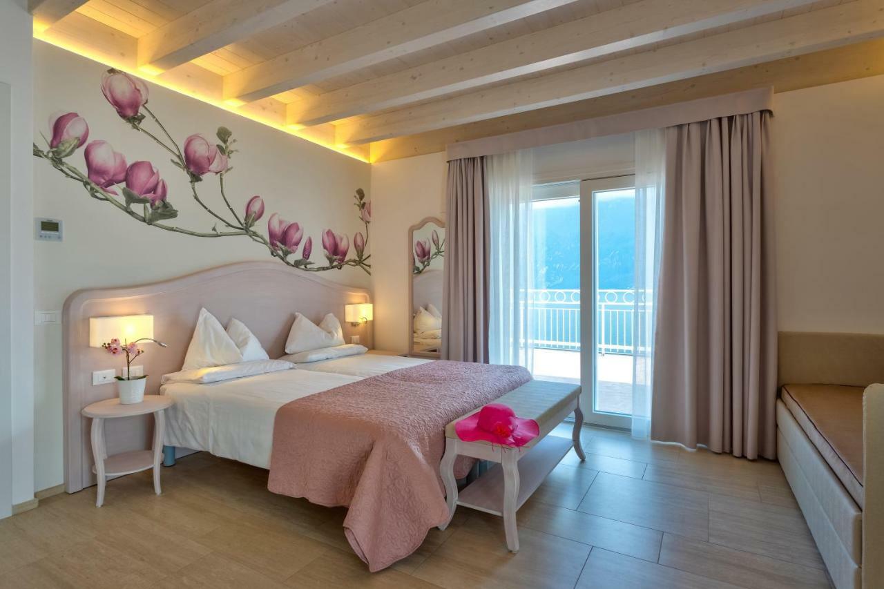 Hotel Riviera Panoramic Green Resort Limone sul Garda Exterior photo