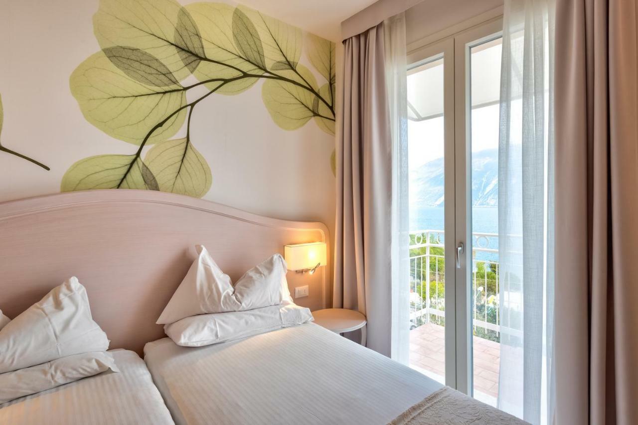 Hotel Riviera Panoramic Green Resort Limone sul Garda Exterior photo